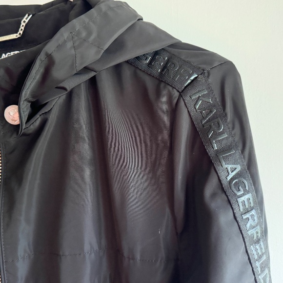 NWOT KARL LAGERFELD Black Windbreaker with Logo Tape Sleeve Size SM - Picture 3 of 7